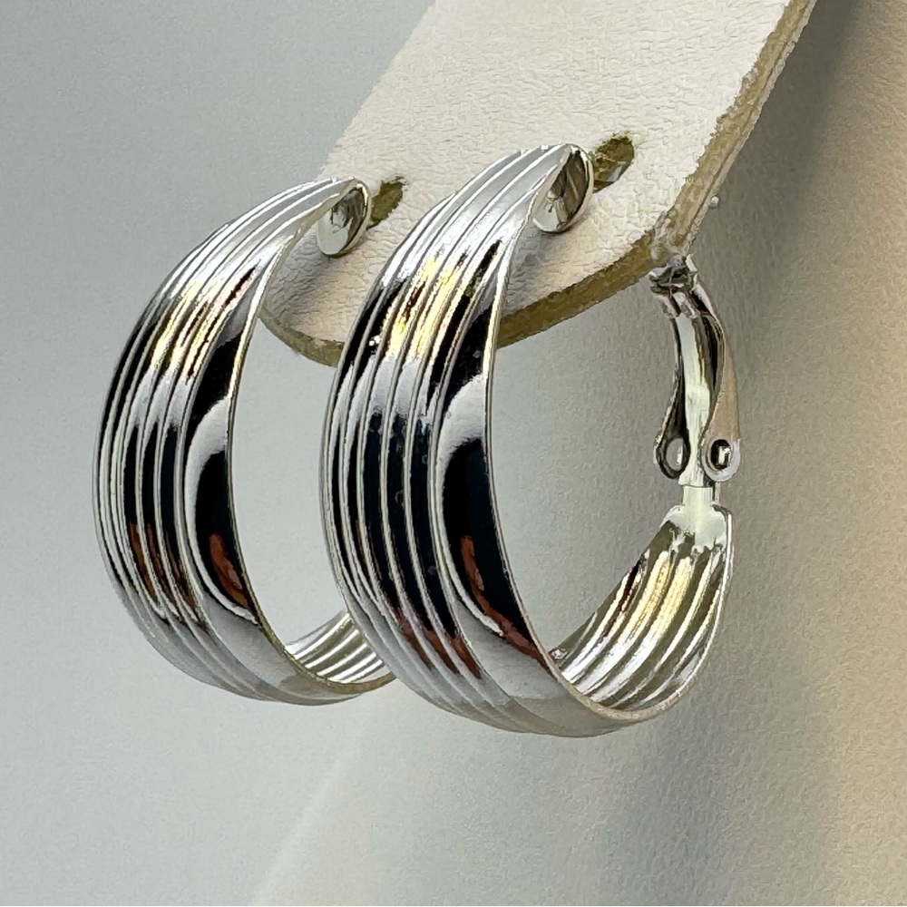 New Silver Tone Ribbed Hoop Earrings Bold Polished Statement Modern Minimalist
